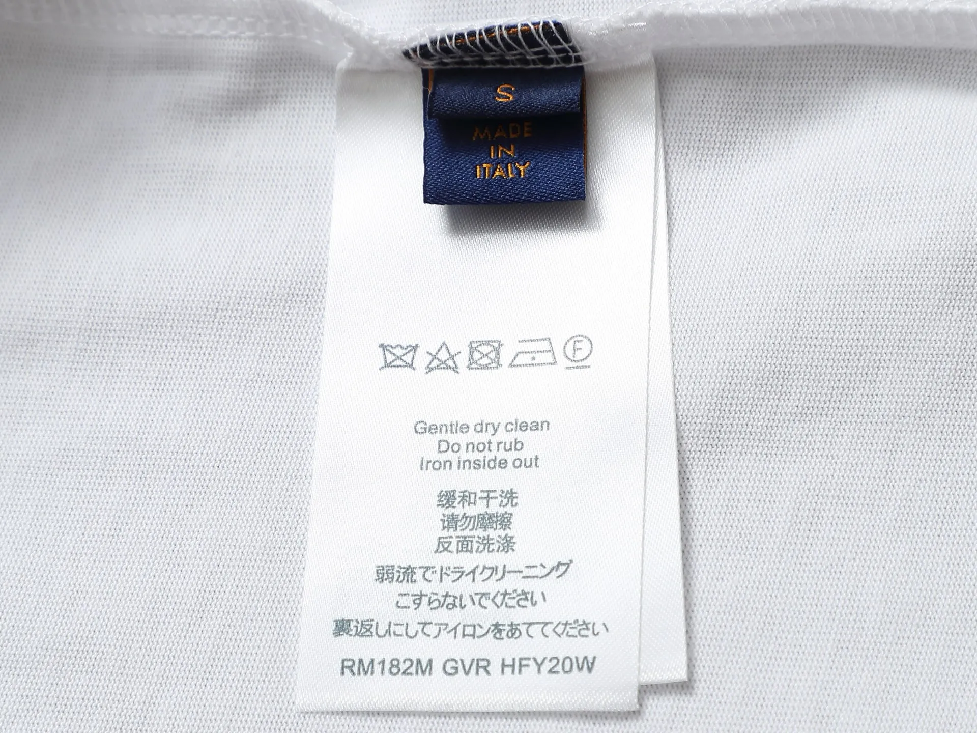 🅿️170 LV 25ss spring and summer printed short T series -1v Yayoi Kusama series pumpkin 🎃 pattern round neck short-sleeved T-shirt. Made of 32-count double yarn pure cotton 240g, washed at high temperature, will not shrink or fade. Comfortable to the touch, super texture❤️ Back-stitched cuff design, yellow back-mark embellishment, and a full set of accessories. A must-have for trendy men and trendy women, the classic drop-shoulder slightly wide version is available exclusively from stock!         ⚠️Only make high quality products, reject junk goods!  -Color: White Black -Size: XS S M L -Crowd: Unisex